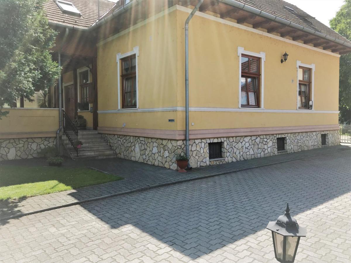 Szent Istvan Fogado Hotel Nagymaros Exterior photo